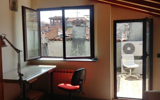 Santo Stefano – Trilocale soppalcato di gran gusto