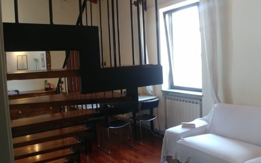 Santo Stefano – Trilocale soppalcato di gran gusto