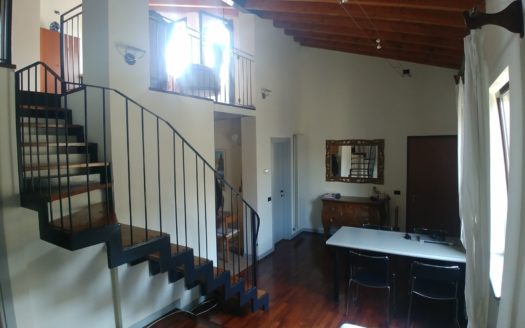 Santo Stefano – Trilocale soppalcato di gran gusto